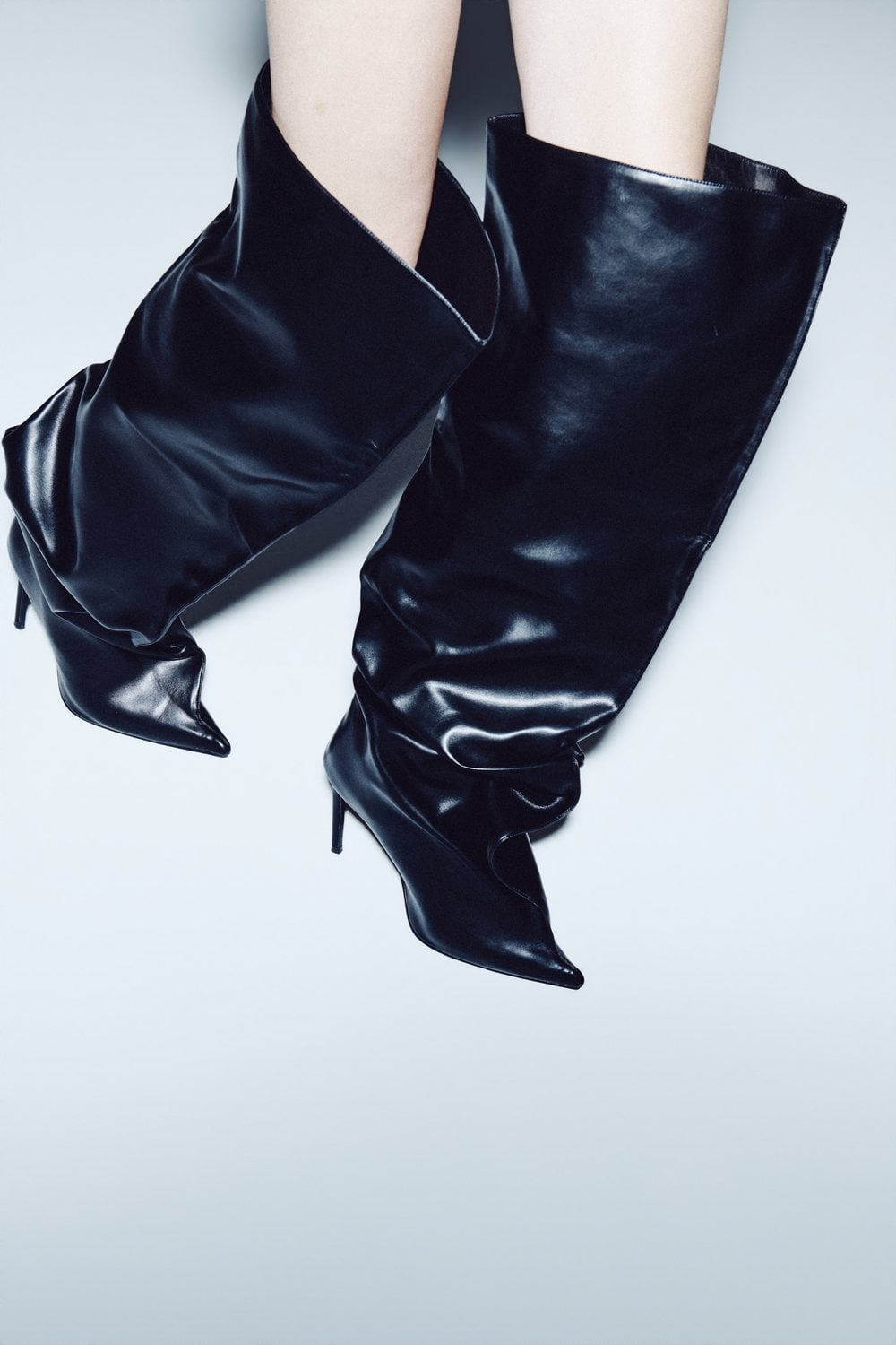 Thea Over-The-Knee Boots — czarne kozaki za kolano z marszczoną cholewką