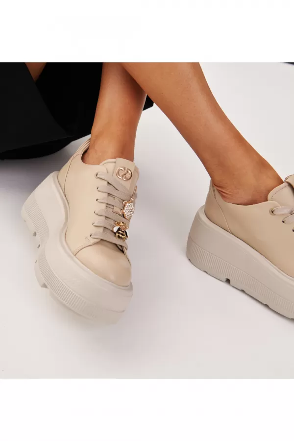 Zobacz Beżowe sneakersy na platformie CARINII--B9589-T44-000-000-G36