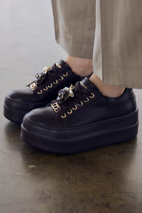 Zobacz Brązowe sneakersy z ozdobami CARINII--B10730-T82-000-000-LU1