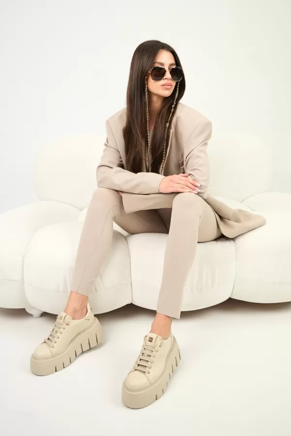 Zobacz Beżowe sneakersy na platformie CARINII--B10076-T43-000-000-G75