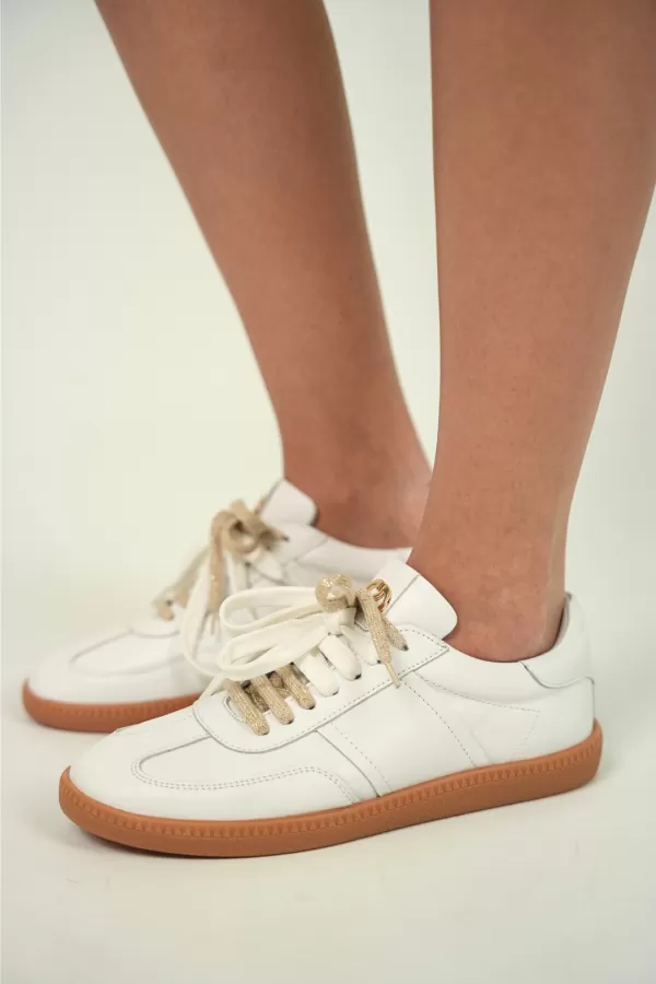 Zobacz Białe sneakersy skórzane CARINII--B10331-L46-000-000-000