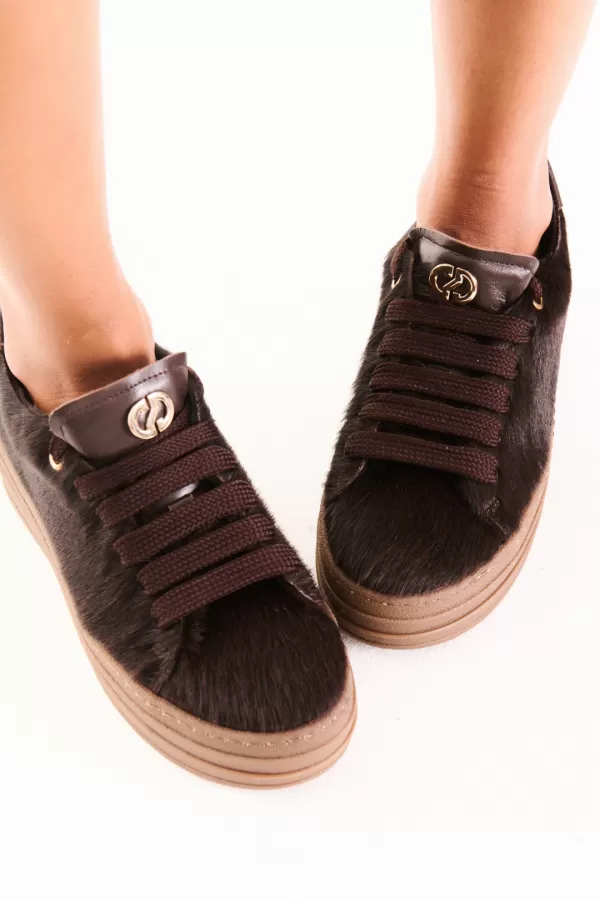 Zobacz Brazowe sneakersy z naturalnym włosiem CARINII--B10466-T86-000-000-G74