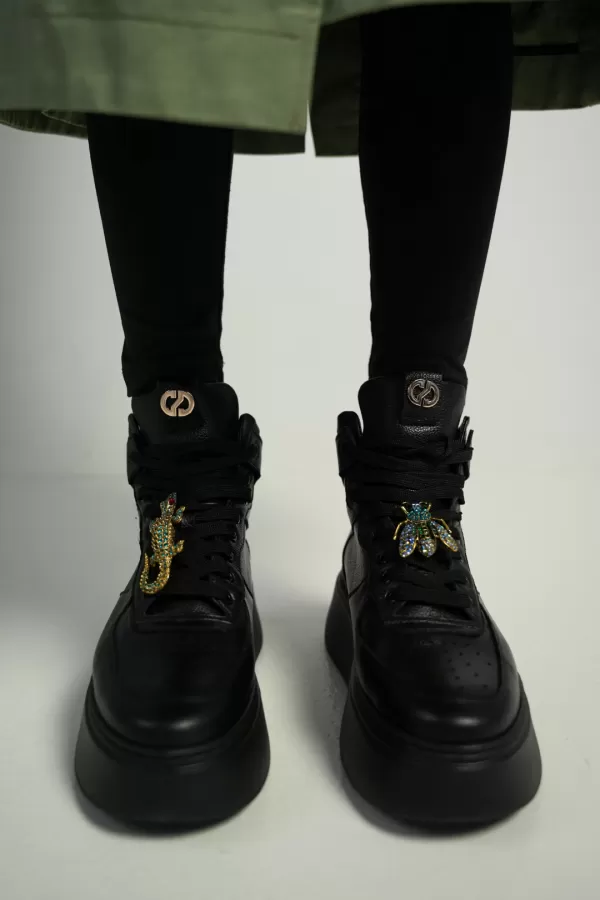 Zobacz Czarne sneakersy z ozdobami CARINII--B9235K-J23-000-000-F75