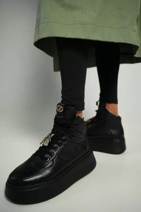 Zobacz Czarne sneakersy z ozdobami CARINII--B9235K-J23-000-000-F75
