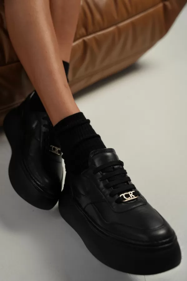 Zobacz Czarne sneakersy damskie CARINII--B9972-353-000-000-000