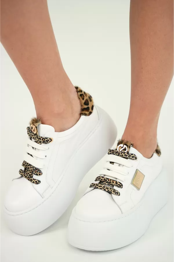 Zobacz Białe sneakersy skórzane  CARINII--B10297-L46-T53-000-G23