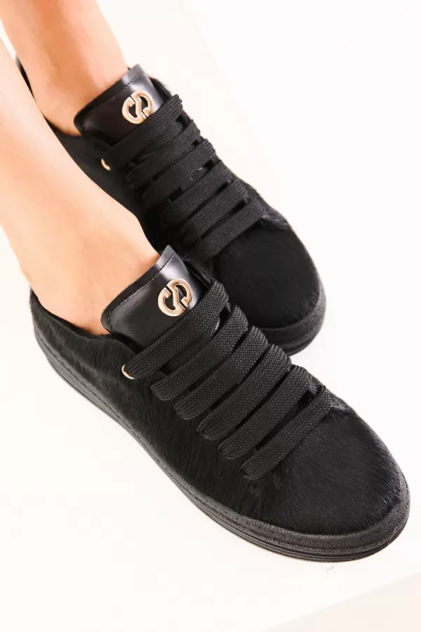 Zobacz Czarne sneakersy z naturalnym włosiem CARINII--B10466-T85-000-000-G74