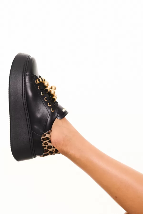 Zobacz Czarne skórzane sneakersy z panterką CARINII--B10532-E50-T53-000-F69