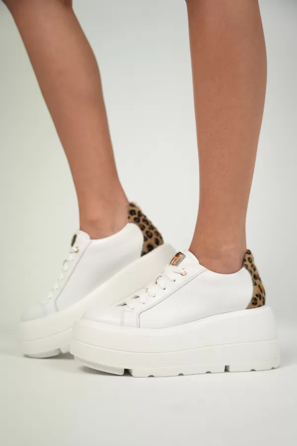 Zobacz Modne białe sneakersy  CARINII--B10303-L46-T53-000-G36