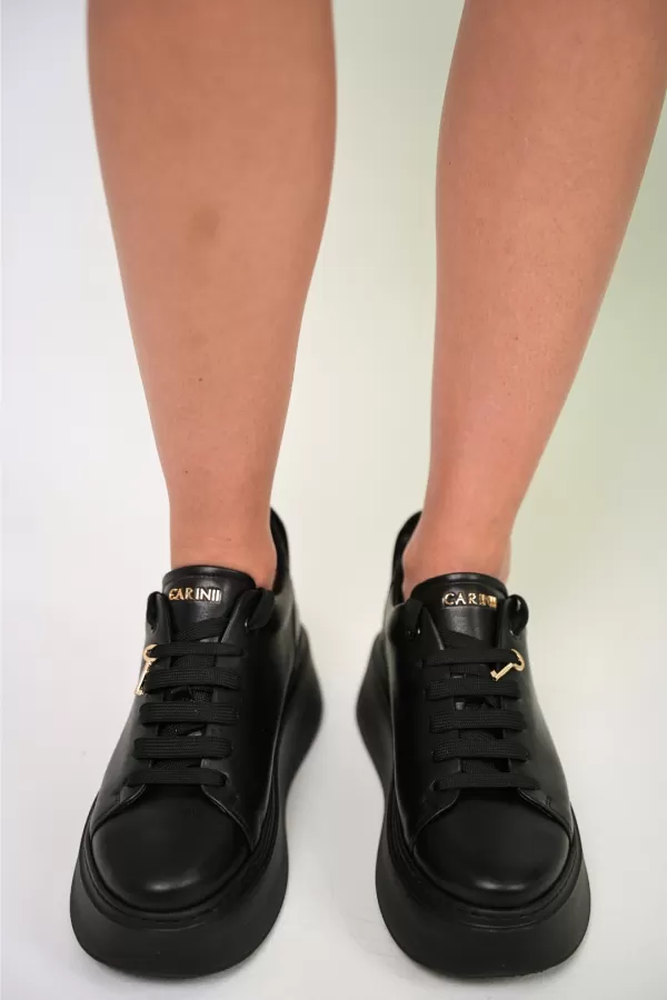 Zobacz Czarne sneakersy na platformie CARINII--B9580-E50-000-000-F69