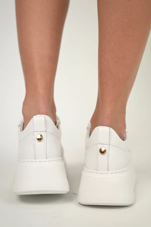 Zobacz Białe skórzane sneakersy CARINII--B8939-L46-000-000-F69