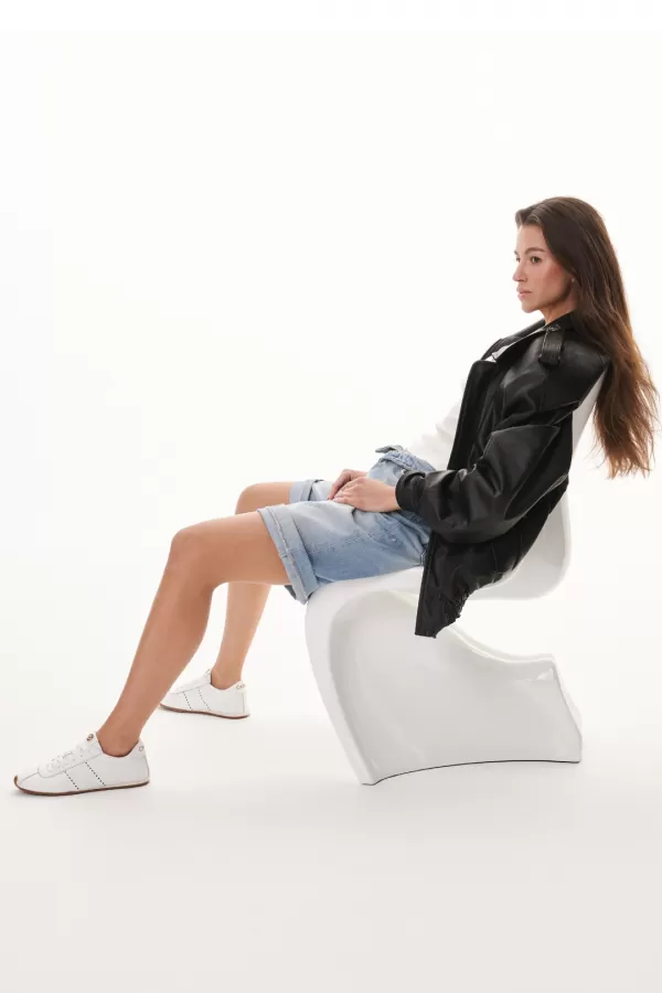 Zobacz Komfortowe skórzane sneakersy CARINII--B10355-L46-000-000-000