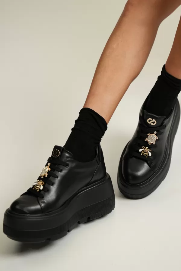 Zobacz Czarne sneakersy na platformie CARINII--B9589-E50-000-000-G36