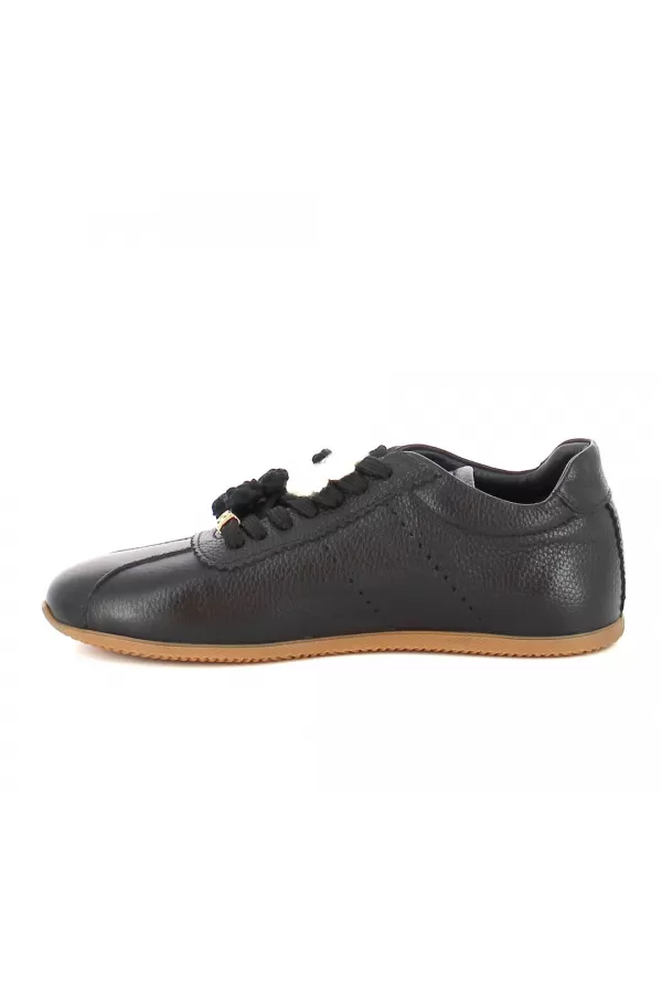 Zobacz Czarne sneakersy skórzane CARINII--B10498-J23-000-000-000