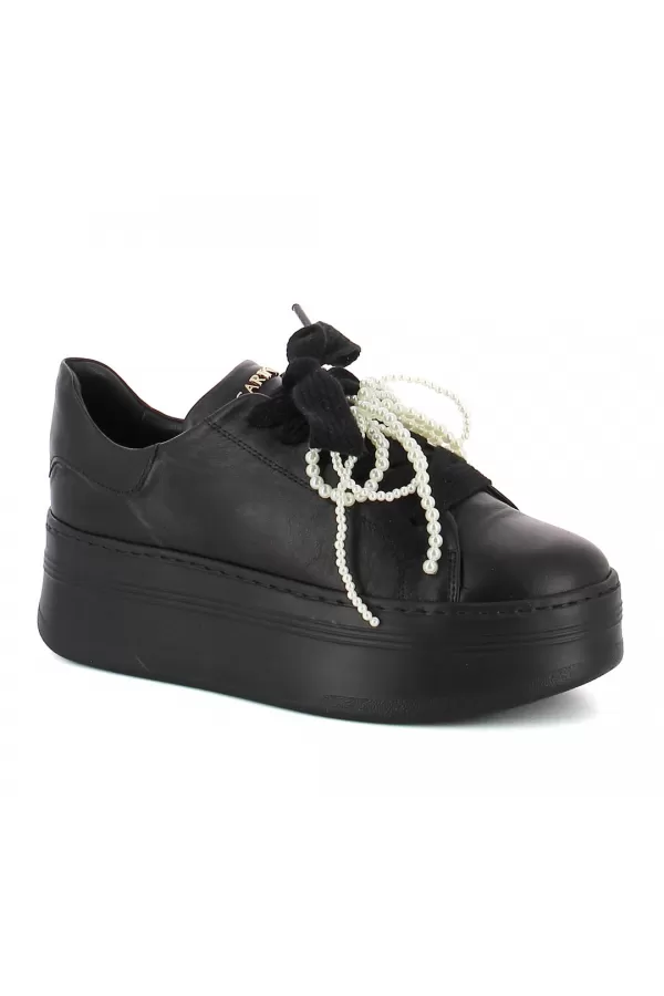 Zobacz Czarne sneakersy z kokardą CARINII--B10341-E50-000-000-000