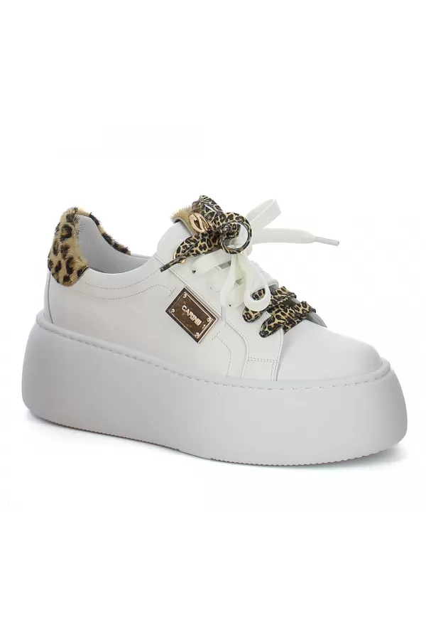 Zobacz Białe sneakersy skórzane  CARINII--B10297-L46-T53-000-G23
