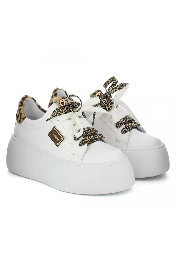 Zobacz Białe sneakersy skórzane  CARINII--B10297-L46-T53-000-G23