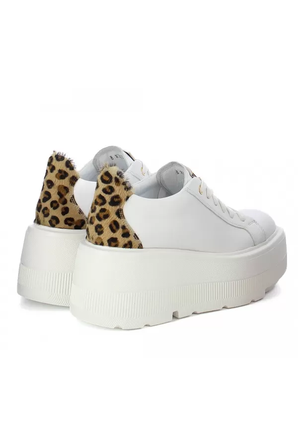 Zobacz Modne białe sneakersy  CARINII--B10303-L46-T53-000-G36