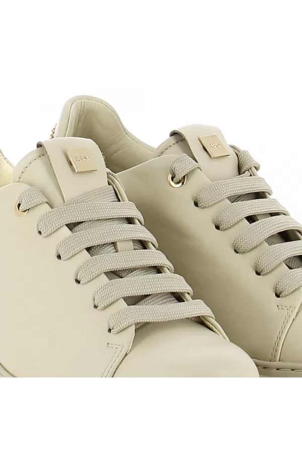 Zobacz Beżowe sneakersy na platformie CARINII--B10076-T43-000-000-G75