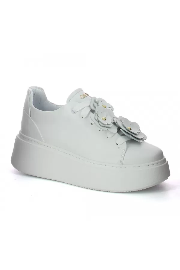 Zobacz Białe sneakersy z ozdobą CARINII--B10025-I81-000-000-F69