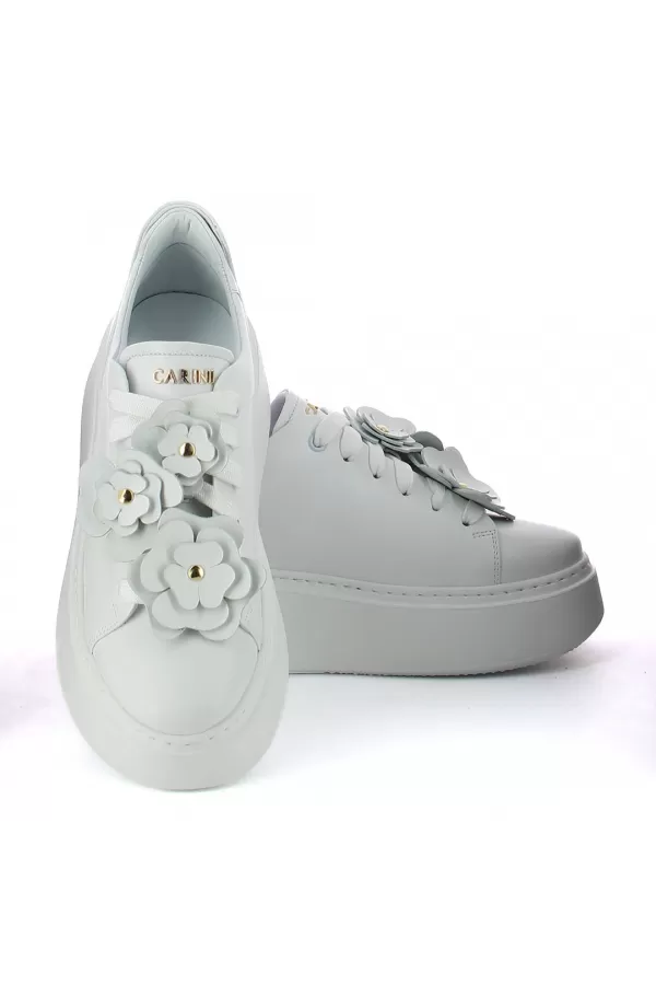 Zobacz Białe sneakersy z ozdobą CARINII--B10025-I81-000-000-F69