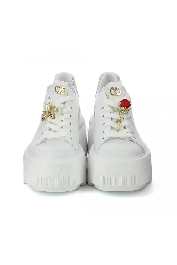 Zobacz Białe sneakersy na platformie CARINII--B96134-L46-000-000-G36