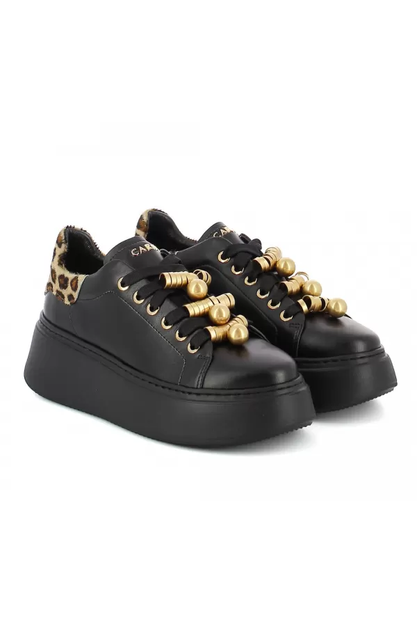 Zobacz Czarne skórzane sneakersy CARINII--B10532-E50-T53-000-F69