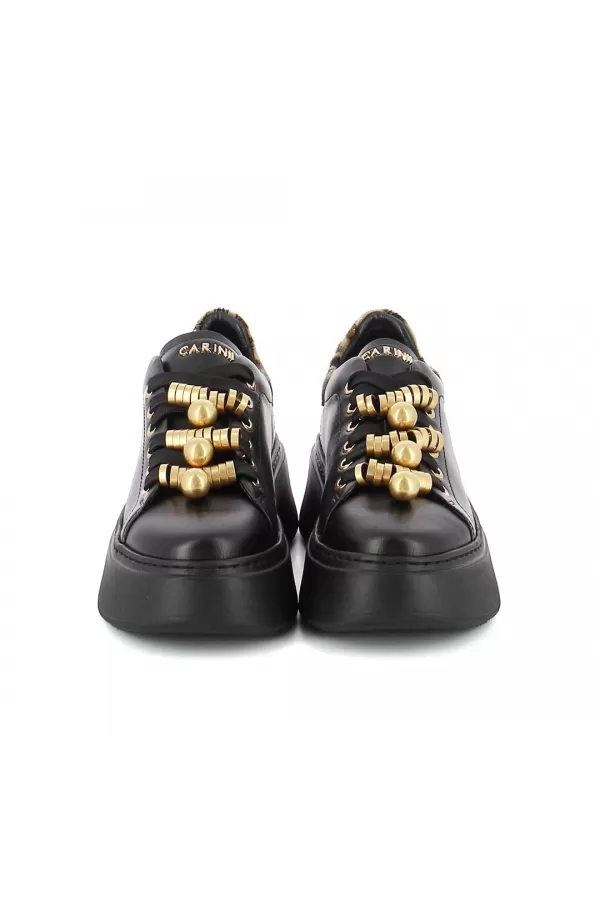 Zobacz Czarne skórzane sneakersy CARINII--B10532-E50-T53-000-F69