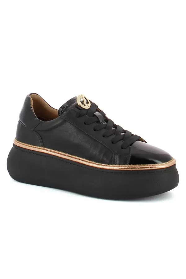 Zobacz Czarne sneakersy lakierowane CARINII--B10223Z-E50-000-000-000