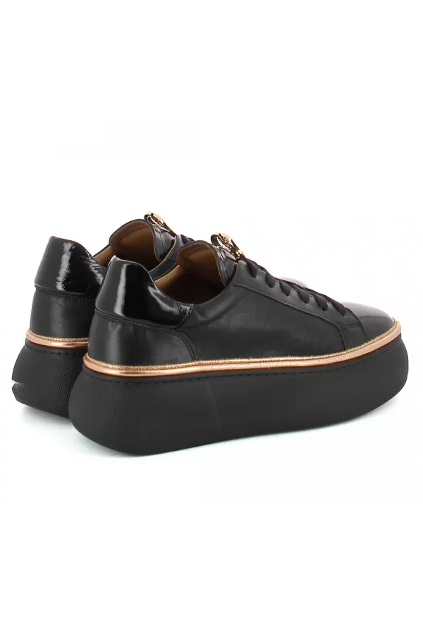 Zobacz Czarne sneakersy lakierowane CARINII--B10223Z-E50-000-000-000
