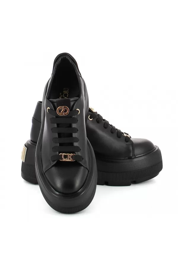 Zobacz Czarne skórzane  sneakersy  CARINII--B10307-E50-000-000-G36