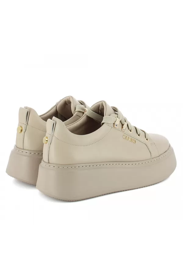 Zobacz Beżowe skórzane sneakersy CARINII--B8939-T43-000-000-F69