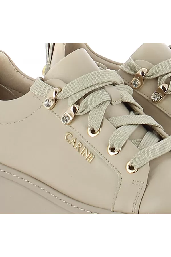 Zobacz Beżowe skórzane sneakersy CARINII--B8939-T43-000-000-F69