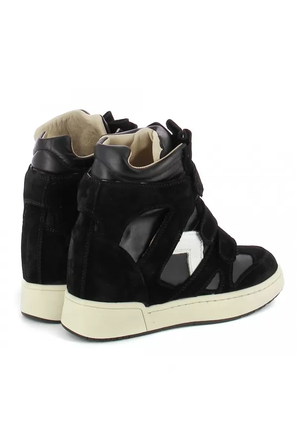 Zobacz Czarne zamszowe sneakersy na koturnie CARINII--B10351-063-000-000-000