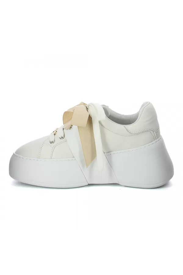 Zobacz Białe sneakersy z kokardą CARINII--B10350-L46-000-000-000