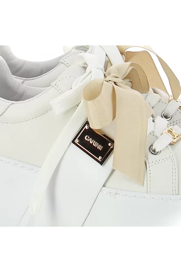 Zobacz Białe sneakersy z kokardą CARINII--B10350-L46-000-000-000