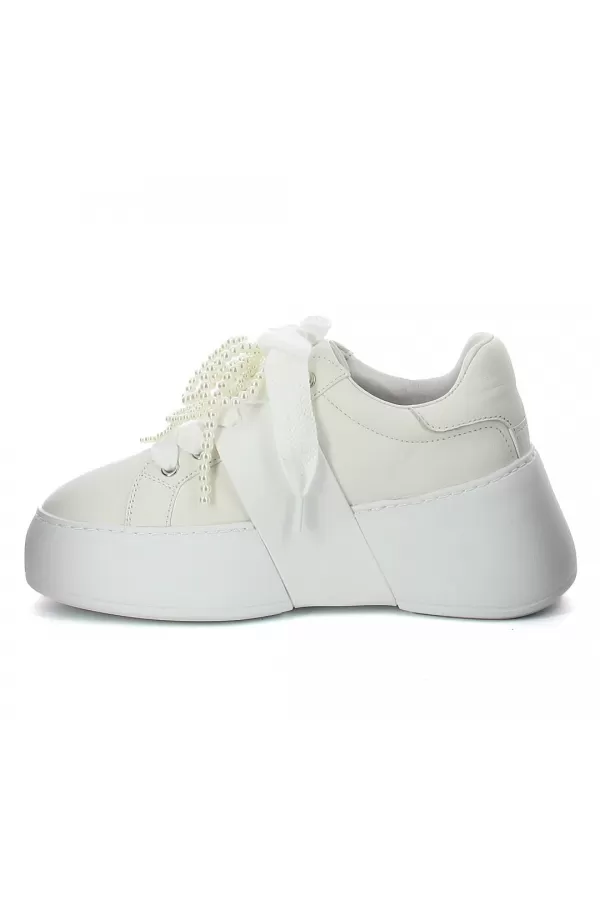 Zobacz Białe sneakersy z koralami CARINII--B10349-L46-000-000-000