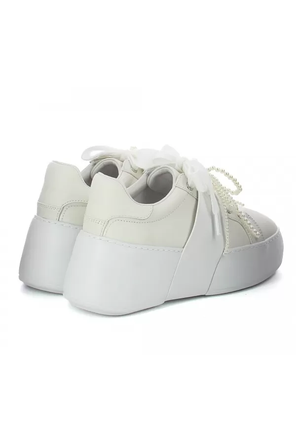 Zobacz Białe sneakersy z koralami CARINII--B10349-L46-000-000-000