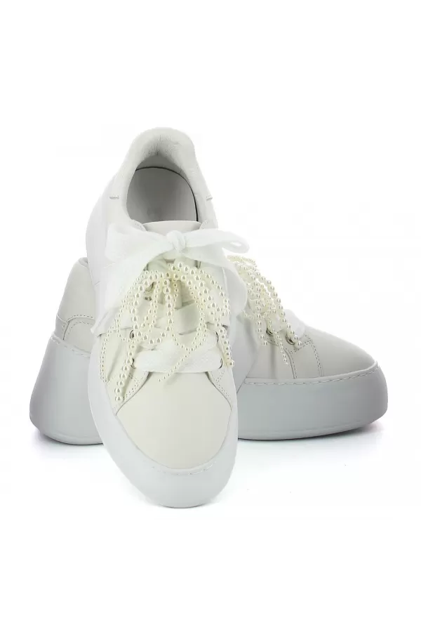 Zobacz Białe sneakersy z koralami CARINII--B10349-L46-000-000-000