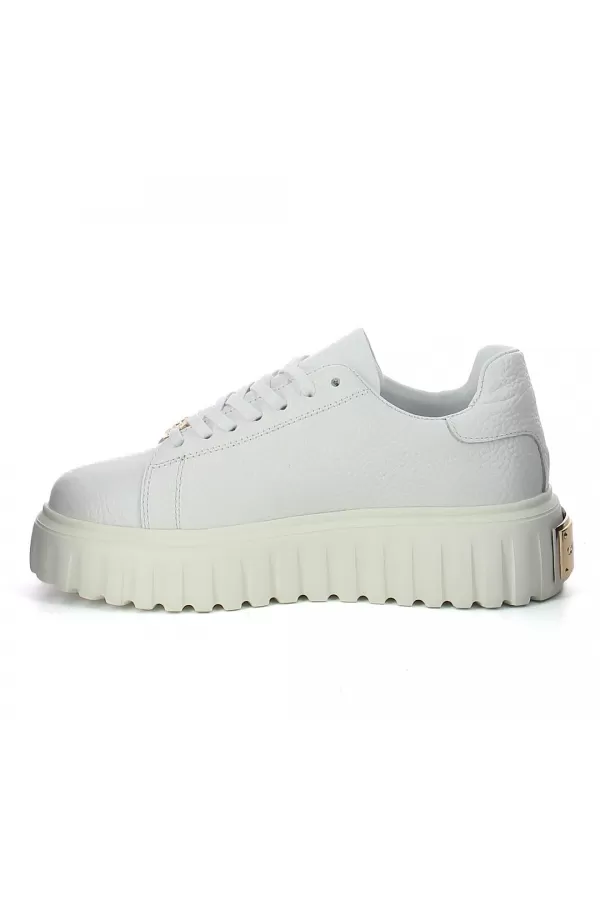 Zobacz Białe sneakersy z blaszką CARINII--B10224-L46-000-000-000