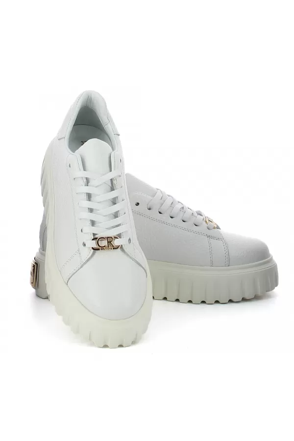 Zobacz Białe sneakersy z blaszką CARINII--B10224-L46-000-000-000