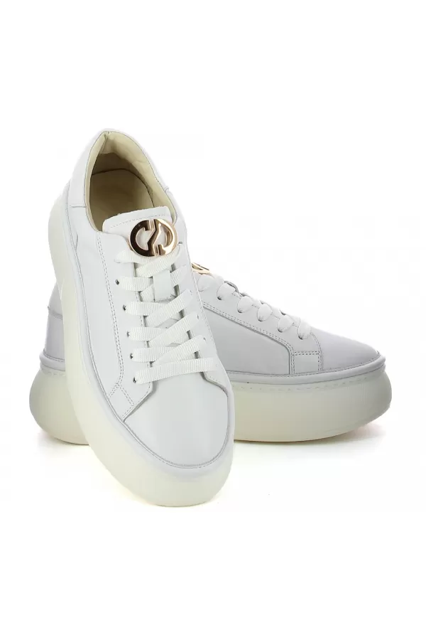 Zobacz Białe sneakersy lakierowane CARINII--B10223-L46-000-000-000