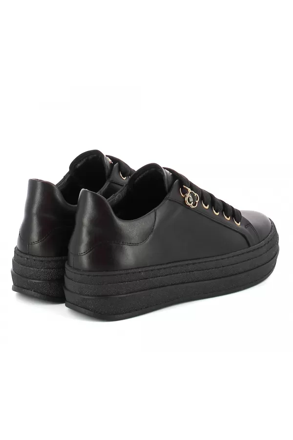 Zobacz Czarne sneakersy skórzane CARINII--B10467-E50-000-000-G74