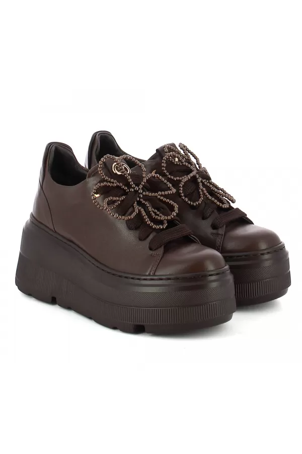 Zobacz Brązowe sneakersy skórzane CARINII--B10463-T82-000-000-G36