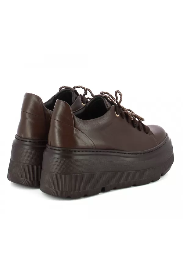 Zobacz Brązowe sneakersy skórzane CARINII--B10463-T82-000-000-G36