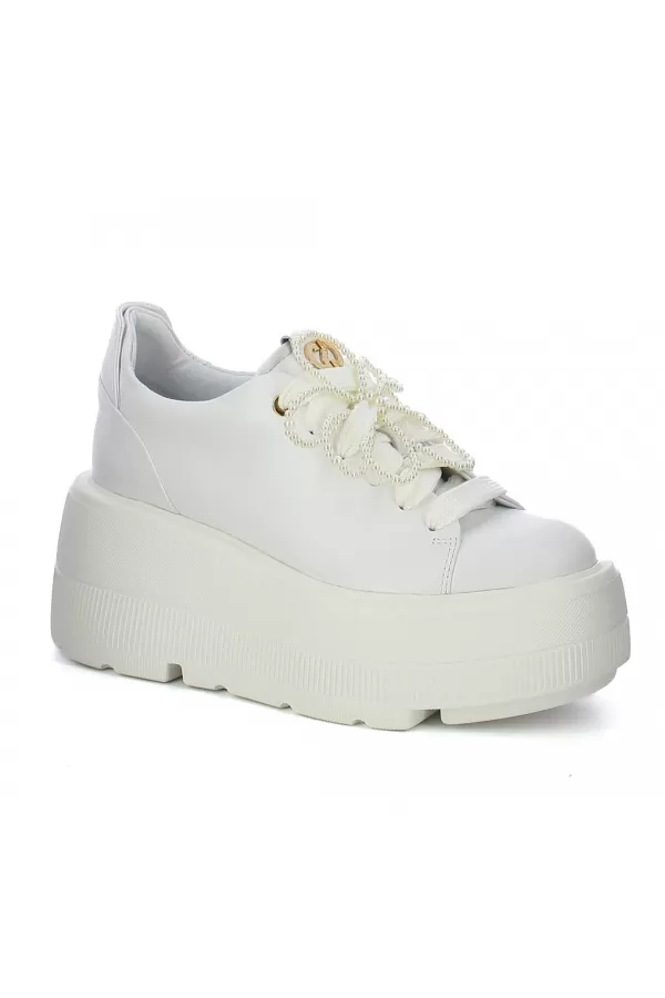 Zobacz Białe sneakersy skórzane CARINII--B10463-L46-000-000-G36
