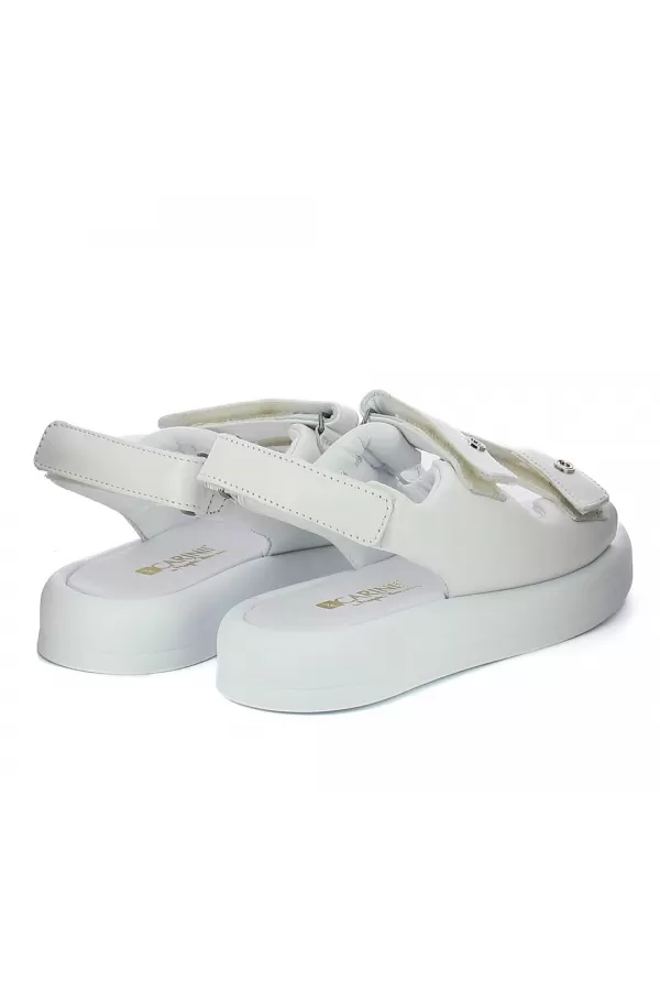 Zobacz Białe skórzane sandały damskie CARINII--B9068-L46-000-000-000