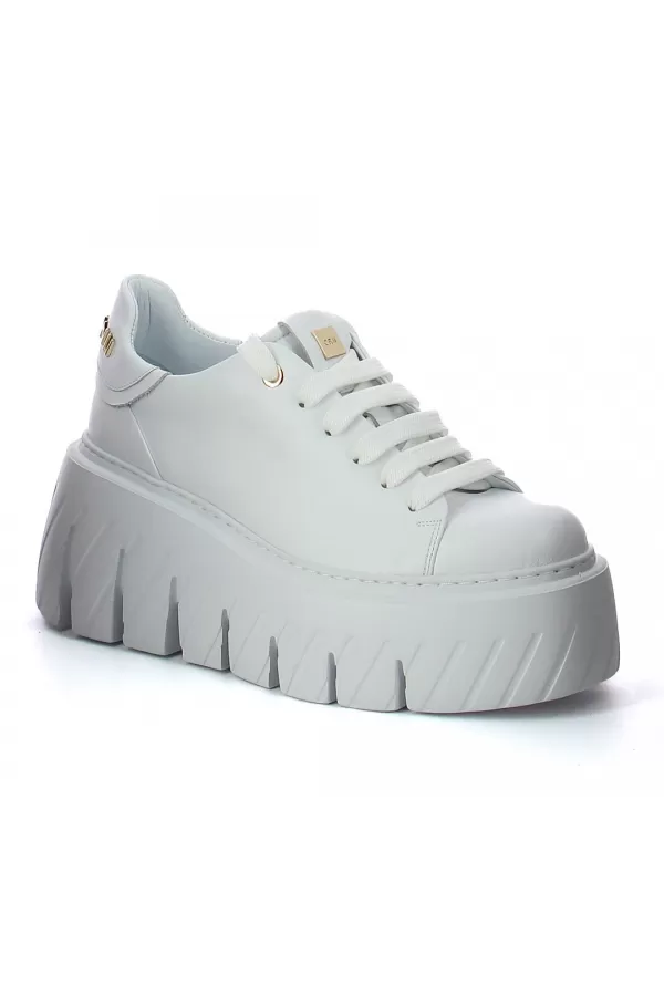 Zobacz Białe sneakersy na platformie CARINII--B10076-L46-000-000-G75