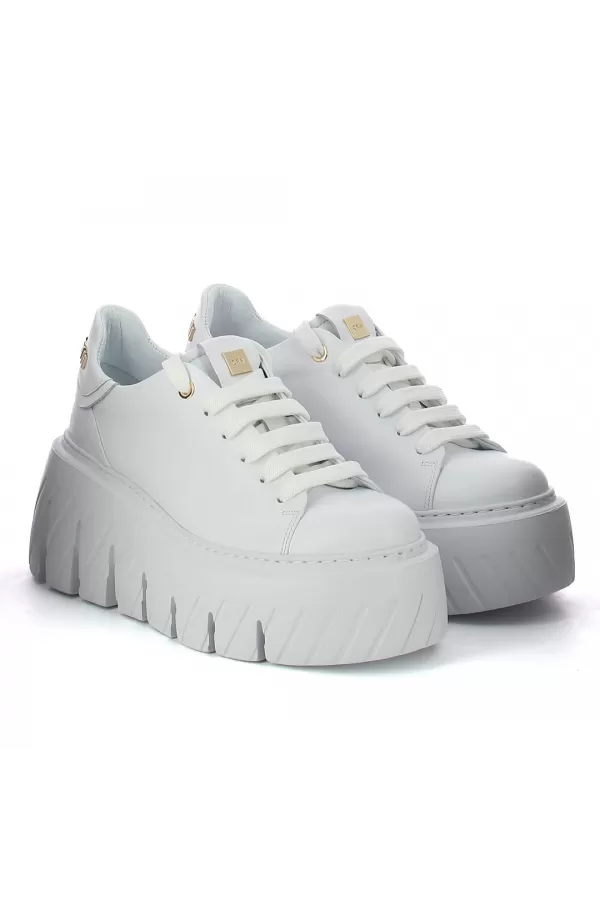 Zobacz Białe sneakersy na platformie CARINII--B10076-L46-000-000-G75