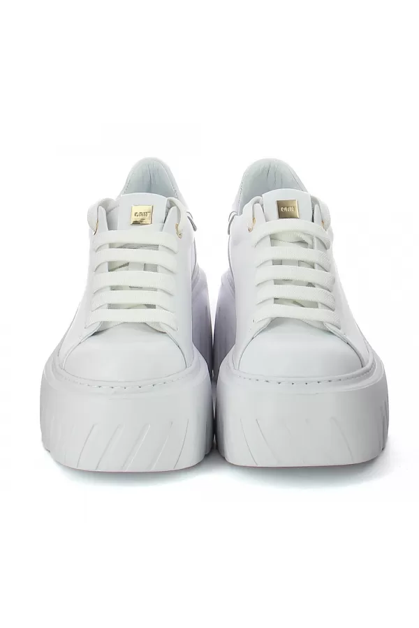Zobacz Białe sneakersy na platformie CARINII--B10076-L46-000-000-G75